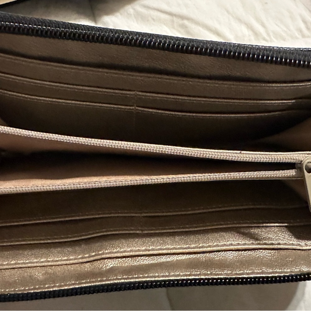 Nine West Black, Cream, and Tan Tote with Matching Wallet. - Picture 2 of 6